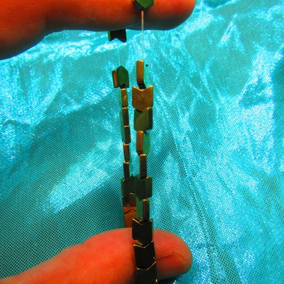 Gold Titanium Hematite Arrows 7" Stretchy Gemstone Bracelet - Picture 3 of 3